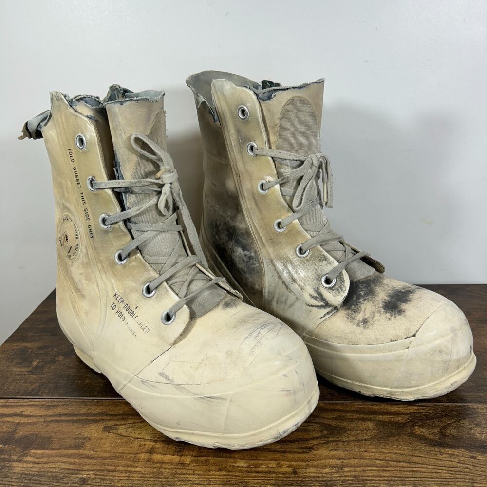 Vintage 70s Bata Mickey Mouse Bunny Boots White Extreme Cold Weather Mens 10